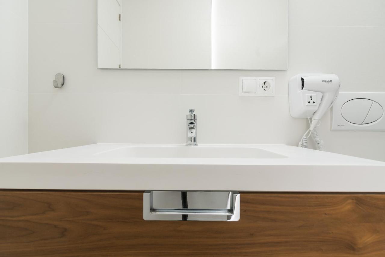 Suite Homes Hesperides Garden Beach Málaga Esterno foto