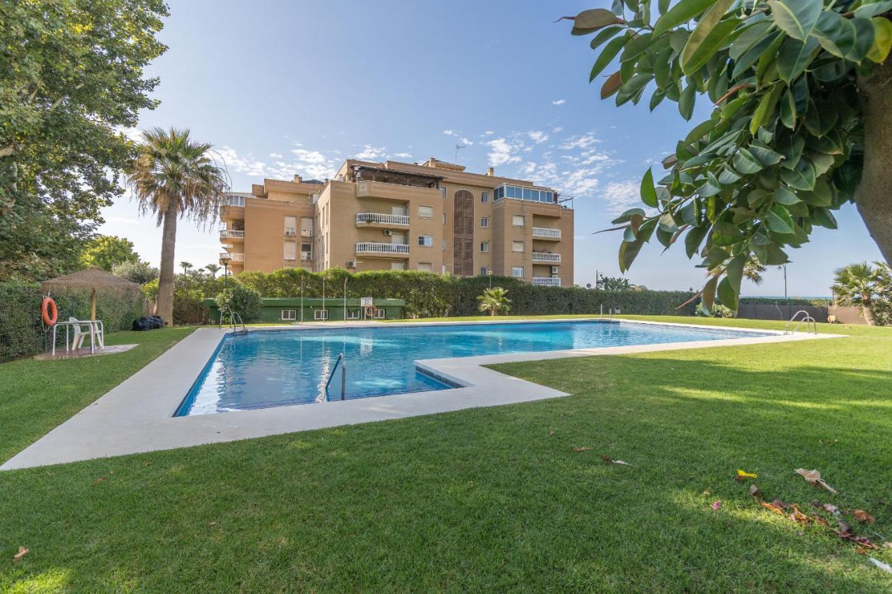 Suite Homes Hesperides Garden Beach Málaga Esterno foto