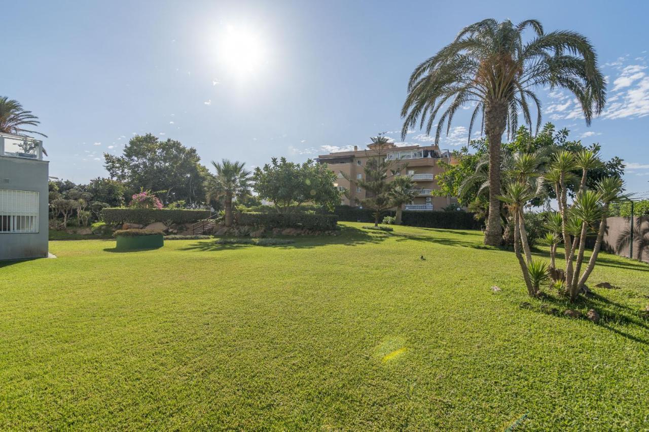 Suite Homes Hesperides Garden Beach Málaga Esterno foto